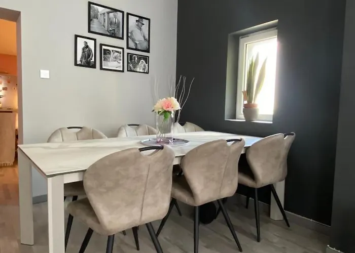 Next2airport - House Of Lions