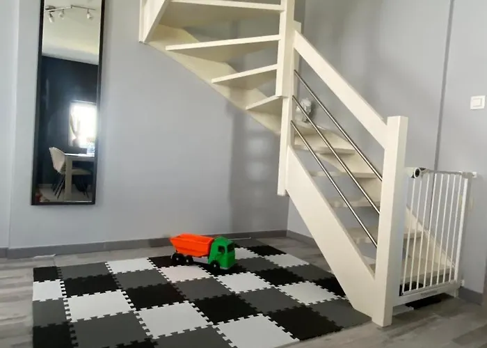 Next2airport - House Of Lions *